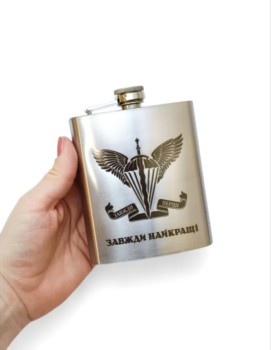 Фляга з гравіюванням “ДШВ Завжди найкращі”, стаканчики та лійка в комплекті - Зображення 2