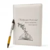 Подарунок вчителю – Іменний комплект. Блокнот та ручка в дерев’яній коробці з гравіюванням, білий глянець - Зображення 3