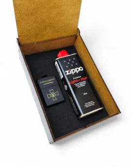 Подарунок командиру - Комплект запальничка Zippo Classic Black Matte з гравіюванням, бензин та дерев'яна подарункова коробка