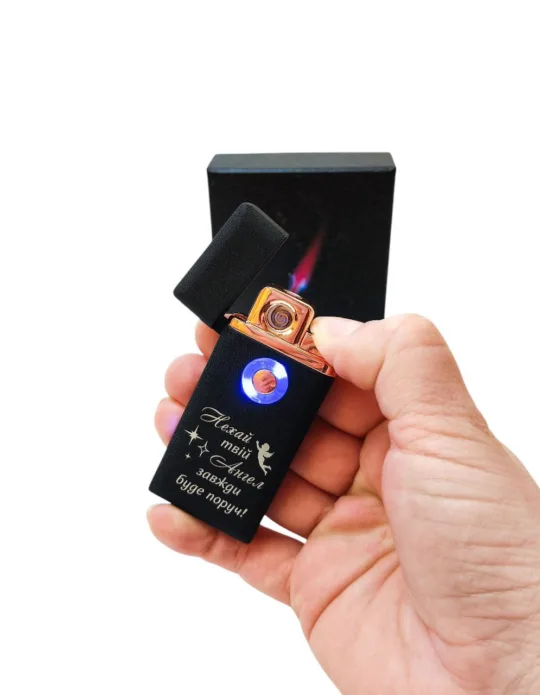 Подарунок чоловіку - USB-запальничка з гравіюванням "Нехай твій ангел завжди буде поруч", чорна матова - Зображення 2