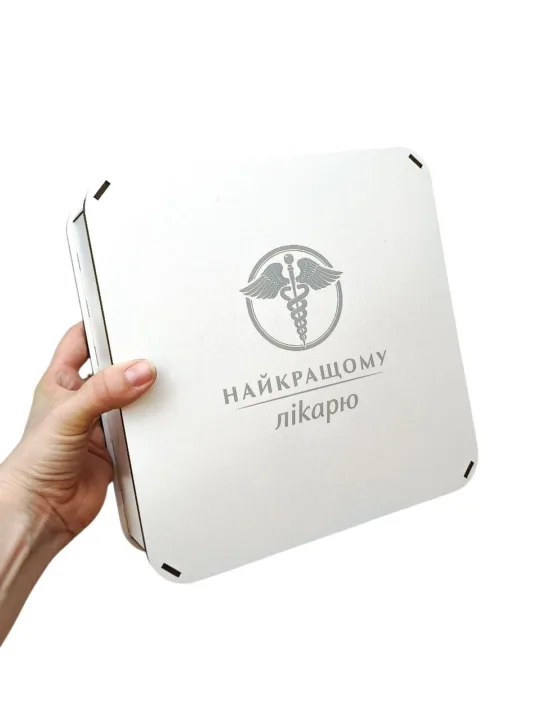 Подарунок лікарю – Комплект Блокнот та ручка в дерев’яній коробці з гравіюванням, білий глянець - Зображення 4