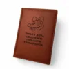 Подарунок подрузі з жартівливим гравіюванням «Взагалі я добра, але коли мене хтось бісить, я знімаю бантик» — Блокнот-щоденник, коричневий матовий - Зображення 3