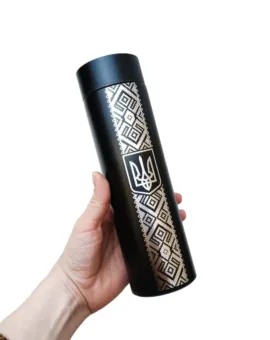 Патріотичний подарунок - Термос з гравіюванням “Тризуб та вишиванка”, чорний
