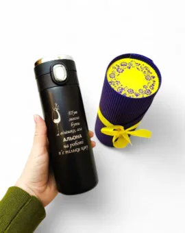 Подарунок подрузі - Термочашка з гравіюванням "«Тут могло бути вінішко, але...», чорна в подарунковому тубусі