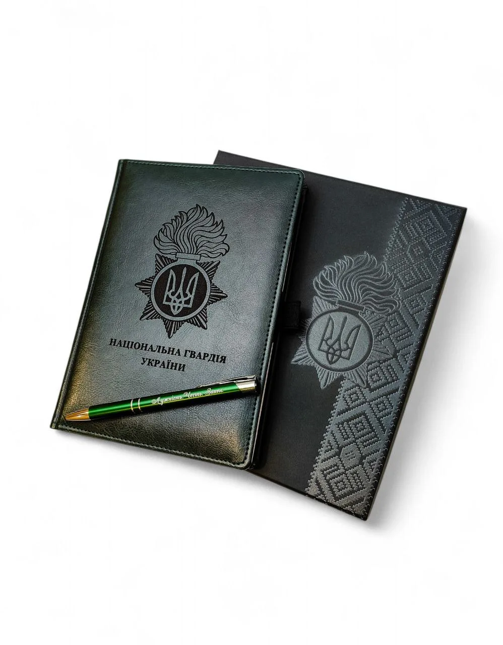 Подарунок військовому - блокнот та ручка з гравіюванням НГУ, Національна гвардія України, зелений глянець