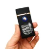 Подарунок для чоловіка - USB-запальничка з гравіюванням «Щастя супроводжує сміливих», чорна матова - Зображення 4