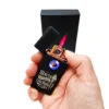 Подарунок для чоловіка - USB-запальничка з гравіюванням «Щастя супроводжує сміливих», чорна матова - Зображення 6